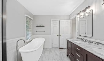 1525 Carriage Bridge Trl, Ballwin, MO 63021