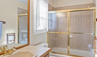 11 Westchester Dr, Albany, NY 12205