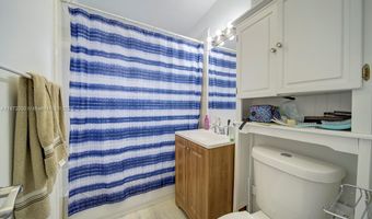 1070 NW 132nd St, North Miami, FL 33168