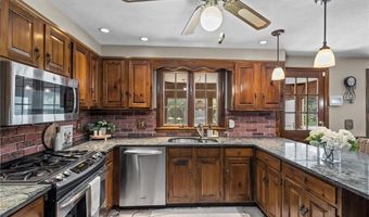 4 Karen Ln, Bristol, RI 02809