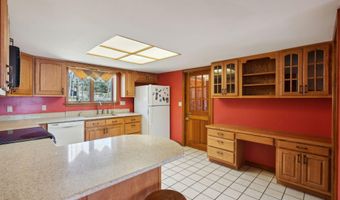 15 Second Cove Rd, Winthrop, ME 04364