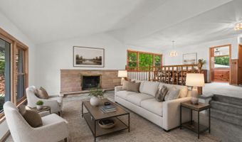 2110 E Eastman Ct, Arlington Heights, IL 60004