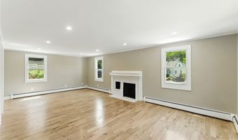82 Barton Ave, Warwick, RI 02889
