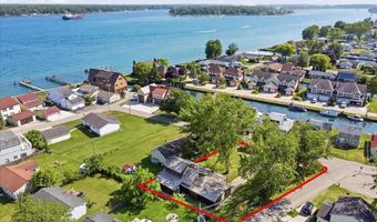 124 Roselawn St, Algonac, MI 48001