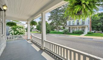 33 S 11TH St, Akron, PA 17501