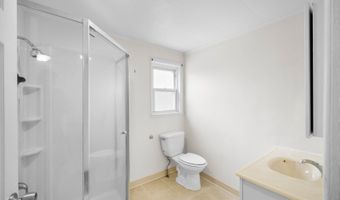 86 W Main St 2, Bergenfield, NJ 07621