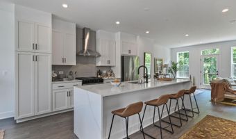 2550 FARMSTEAD Dr, Rockville, MD 20850