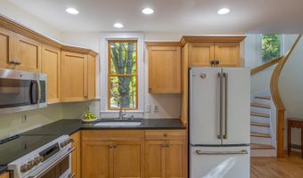 7 Greenway Ct, Bar Harbor, ME 04609