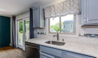 12 Twin Leaf Trl, Narragansett, RI 02874