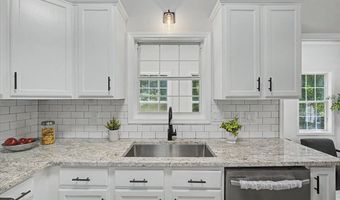 5422 Cheyenne Dr, Acworth, GA 30102