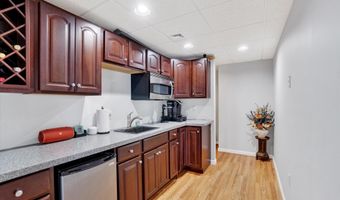 65 ANGELA Ln, York, PA 17402