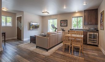 909 NW Delaware Ave, Bend, OR 97703