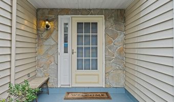 5 Woodside Dr, Albany, NY 12208