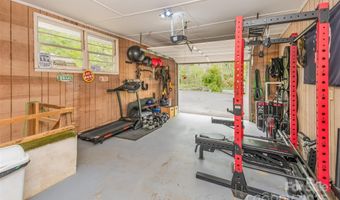 81 Amsoil Dr, Bakersville, NC 28705