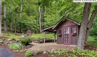 527 Red Tailed Hawk Rd, Banner Elk, NC 28604
