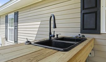 568 Rosedale Dr, Aynor, SC 29511