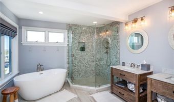 53 Stanton Ave, Narragansett, RI 02882