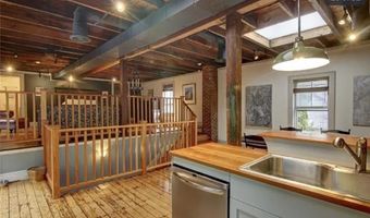 30 Bradford St, Bristol, RI 02809