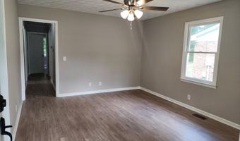 422 Kings Ave, Bishopville, SC 29010
