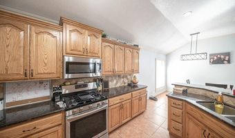 916 B Bronstad Dr, Andrews, TX 79714