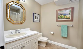2 Schuyler Ln 2, Bloomfield, CT 06002