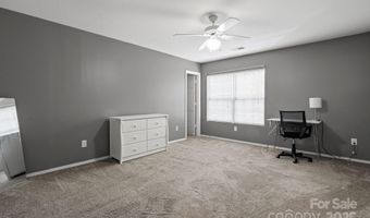 3902 Larkhaven Village Dr, Charlotte, NC 28215