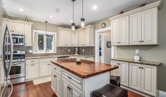 10 N Beech Tree Rd, Brookfield, CT 06804