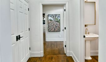 460 Club Dr, Aurora, OH 44202