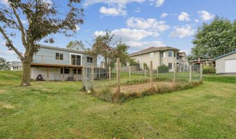 304 E Plum St, Anamosa, IA 52205