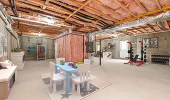 109 Greenway, Albertson, NY 11507