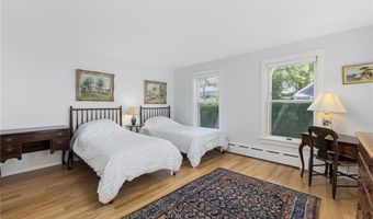 10 Casey Ct, Newport, RI 02840