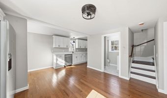 11 Boylston St, Acushnet, MA 02743