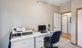 909 7th Ave SE 6, Altoona, IA 50009