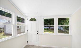69 Overlook Dr, Warwick, RI 02818