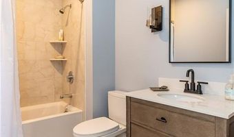 15 Castle St 9, East Greenwich, RI 02818
