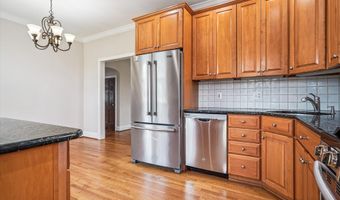 121 S FENWICK St, Arlington, VA 22204