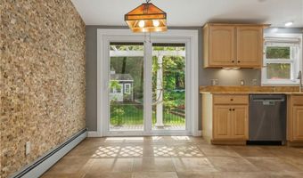 8 Ledgemont Dr, Lincoln, RI 02865