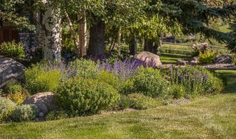 390 Hayrake Ln, Bozeman, MT 59715