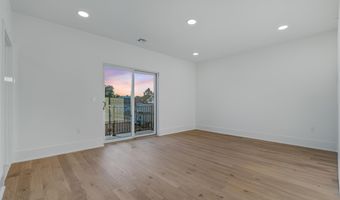 525 AVENUE E 3, Bayonne, NJ 07002