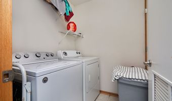 832 Red Hawk Way SE, Altoona, IA 50009