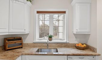 5 Blue Meadow Ct 5, Bourne, MA 02532