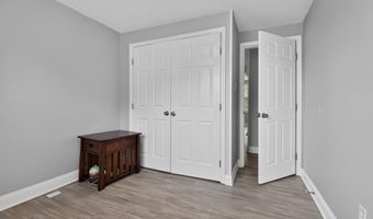 8307 PONDSIDE Ter, Alexandria, VA 22309
