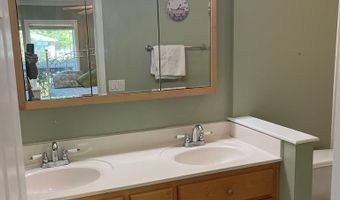 9 Apalachee St, Apalachicola, FL 32320
