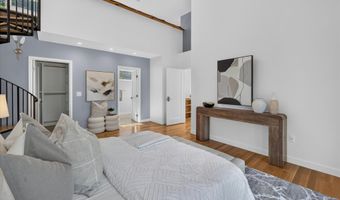 4061 Thornoaks Dr, Ann Arbor, MI 48104