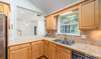 602 Hidden Springs Dr, Asheville, NC 28804