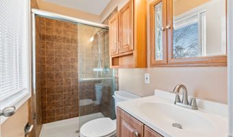 7852 OREANA Dr, Annandale, VA 22003