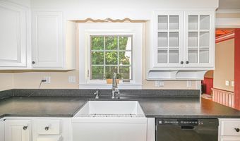 9 Lawes Ave, Bedford, NH 03110