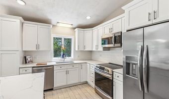 11 Noto Dr, North Providence, RI 02904