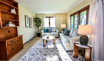 903 Willow Dr, Aberdeen, SD 57401