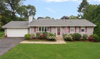 68 Birchwood Dr, Narragansett, RI 02882